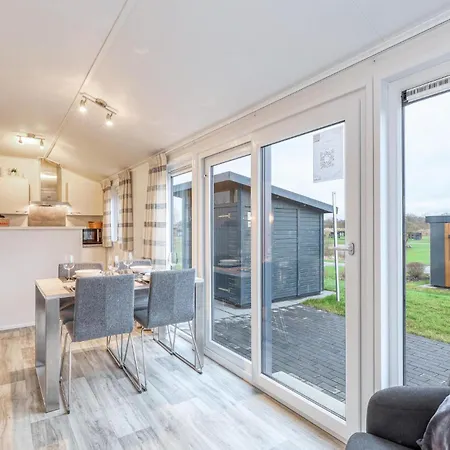 2 Bedroom Cozy In Holiday home Susel
